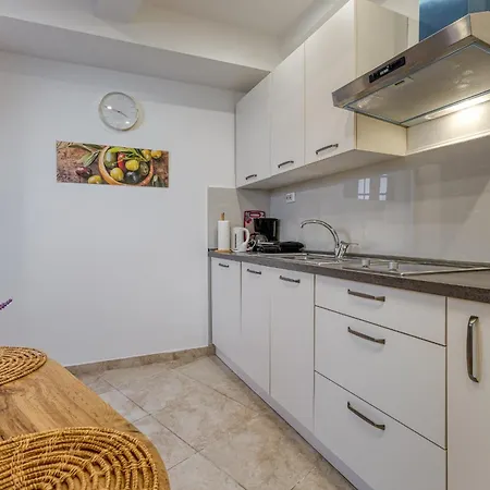 Colosseum Apartment *