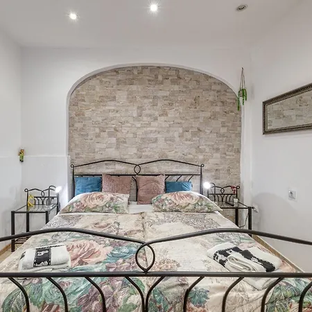 Colosseum Apartment * Pula