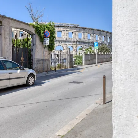 Colosseum Apartment *